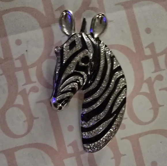 Zebra π¦ Brooch Charm New - Picture 11 of 13